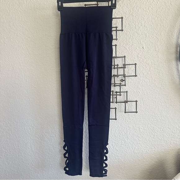 High Waist Navy Seamless Leggings w/ Lattice Cutout – Tummy Control - Picture 2 of 8